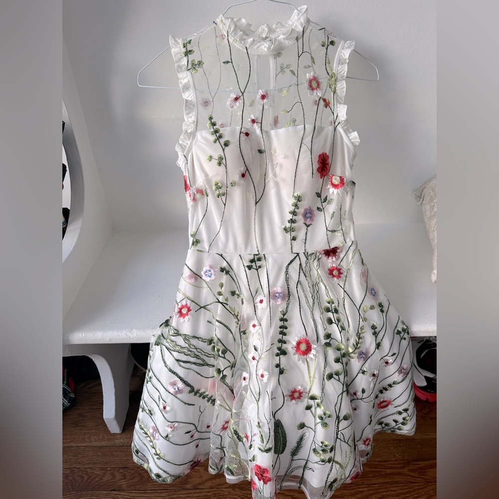 Macys City Studios size 1 juniors white and embroidered floral party dress.